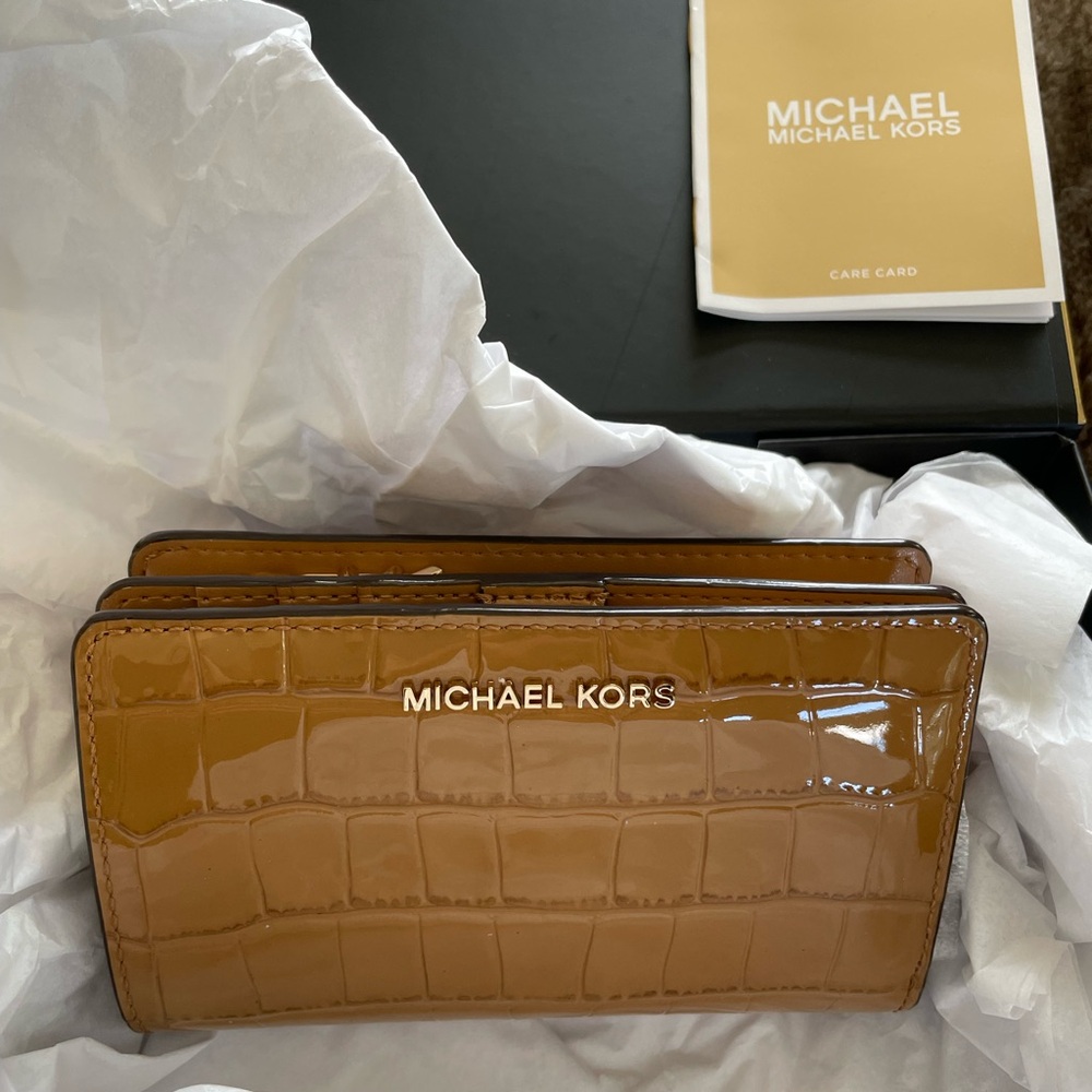 Michael Kors medium crocodile embossed leather wallet. Brand New! NIB
